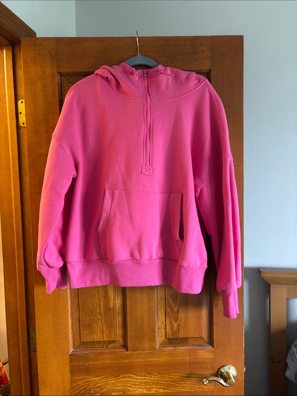 New In Women’s Pink Hooded Sweatshirt Jacket Size Large
